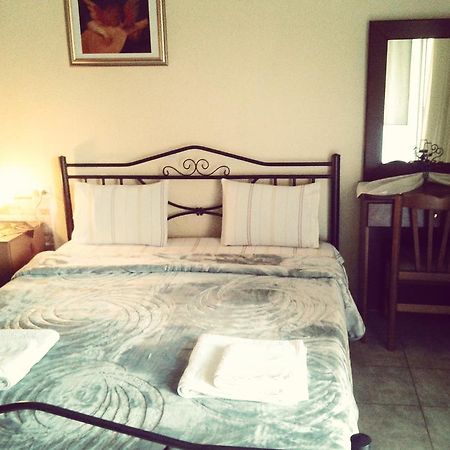 Guesthouse Adonis Като-Лутракі Екстер'єр фото