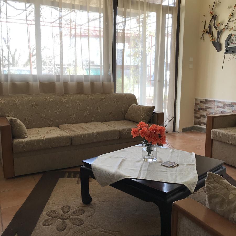 Guesthouse Adonis Като-Лутракі Екстер'єр фото