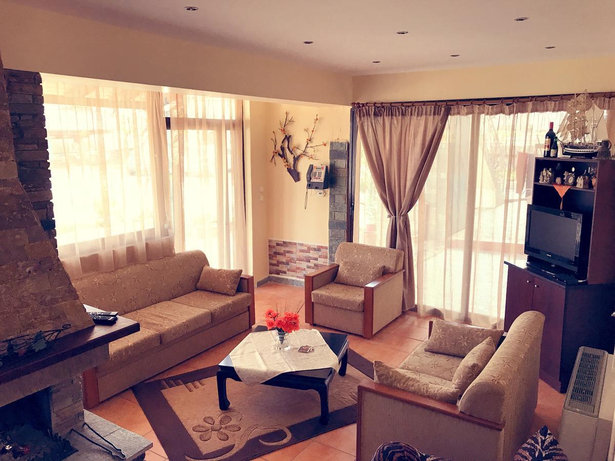 Guesthouse Adonis Като-Лутракі Екстер'єр фото